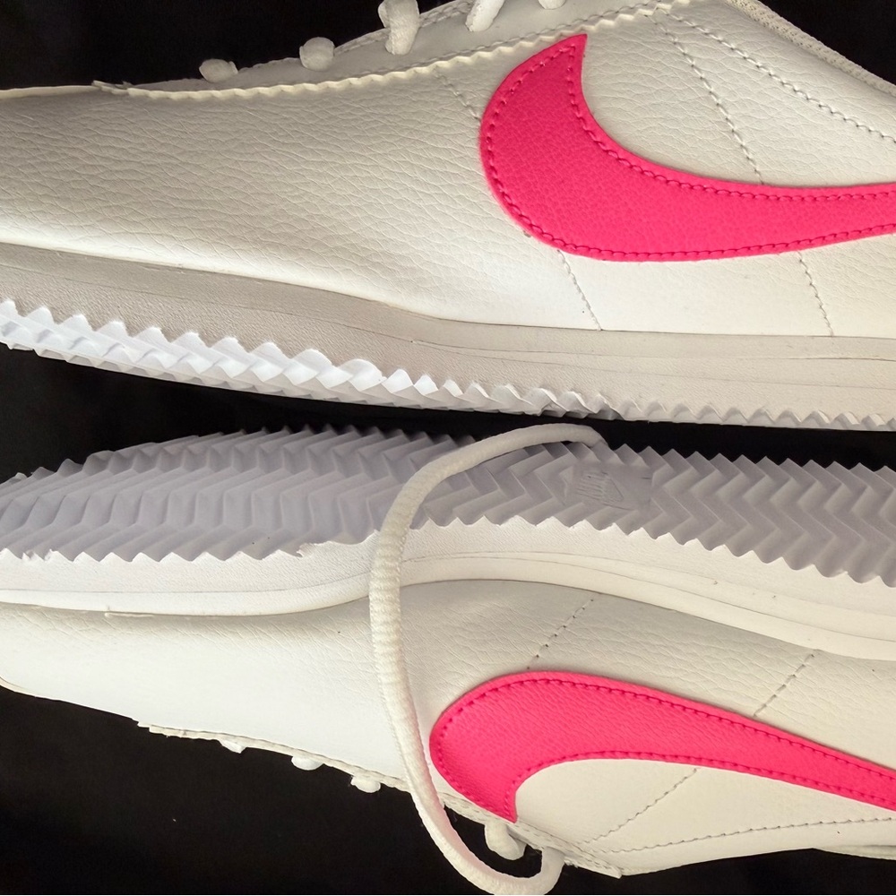 Nike White and Pink Sneakers - Picture 5 of 10